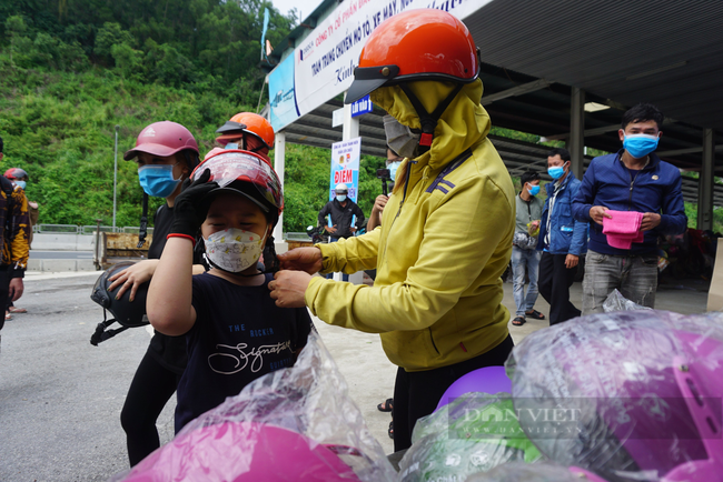 Đà Nẵng: Điều đặc biệt tại phiên chợ hỗ trợ người dân về quê  - Ảnh 10.
