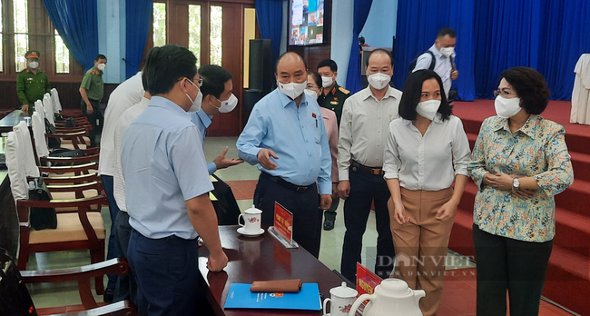Chủ tịch nước Nguyễn Xuân Phúc tiếp xúc cử tri Củ Chi: Người dân mong tiêm vắc xin phòng Covid-19 cho người dưới 18 tuổi - Ảnh 1.