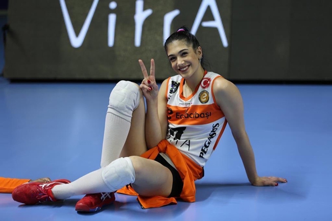 Top 7 VĐV bóng chuyền xinh nhất Thổ Nhĩ Kỳ: Zehra Gunes vẫn là số 1 - Ảnh 1.