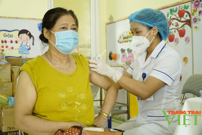 60,86% người từ đủ 18 tuổi ở Điện Biên đã được tiêm 1 mũi vắc-xin - Ảnh 1.