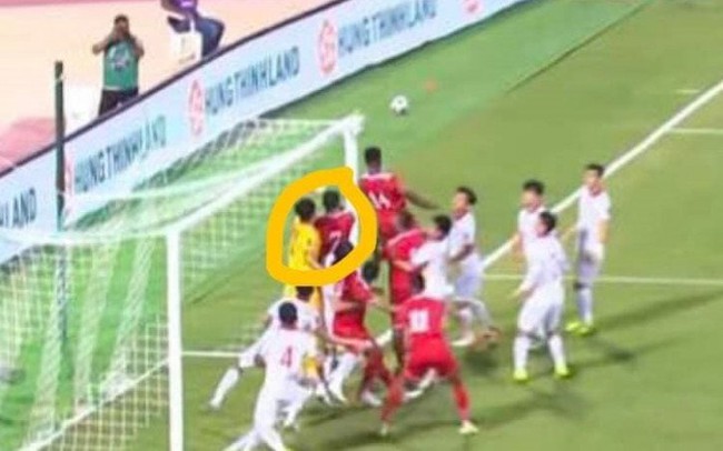 Bằng chứng cho thấy ĐT Việt Nam nhận bàn thua oan trước Oman - Ảnh 1.