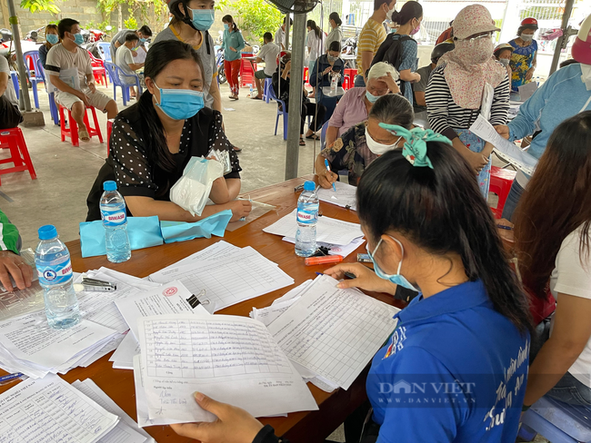 Bình Dương giám sát việc chi các gói hỗ trợ cho người dân bị ảnh hưởng bởi dịch Covid-19 - Ảnh 1.