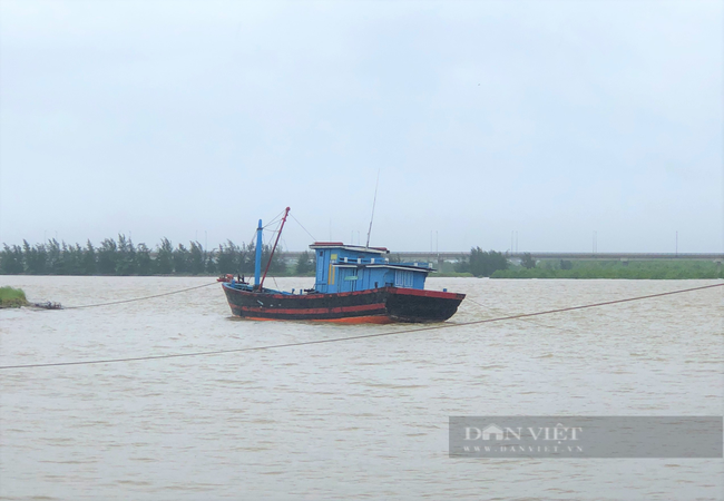 Hà Tĩnh: Bộ trưởng Lê Minh Hoan, đề nghị ứng phó bão số 8 chặt chẽ, thông báo để người dân không chủ quan - Ảnh 9.