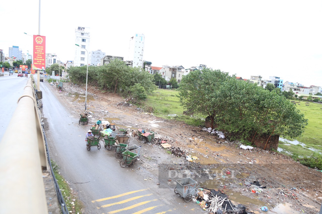 Hà Nội: Sau phản ánh của Dân Việt, bãi rác &quot;khủng&quot; được xử lý dứt điểm  - Ảnh 2.