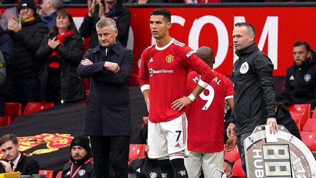 Căng thẳng leo thang, Ronaldo ra điều kiện với HLV Solskjaer - Ảnh 1.