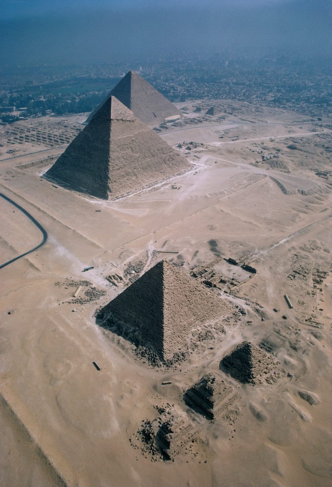Chấn động: Kim tự tháp Ai Cập dính líu đến người ngoài hành tinh? - Ảnh 1.