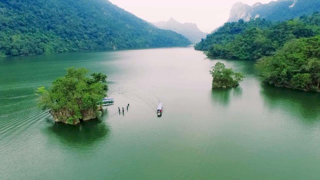 Huyền tích hồ Ba Bể (kỳ 1): Mênh mông hư thực cõi người