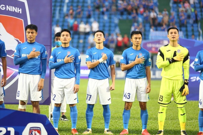 30 cầu thủ đã rời Than Quảng Ninh, 6 người còn lại bất an - Ảnh 1.