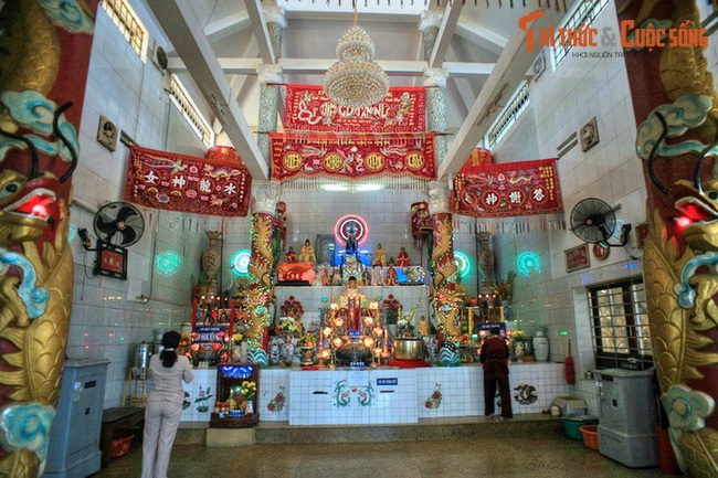 Truyền thuyết lạ phía sau những dinh thờ thiêng nổi tiếng Việt Nam - Ảnh 4.