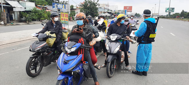 Đang xem xét phương án cho người lao động được di chuyển giữa TP.HCM và các tỉnh Bình Dương, Đồng Nai, Long An, Tây Ninh - Ảnh 1.