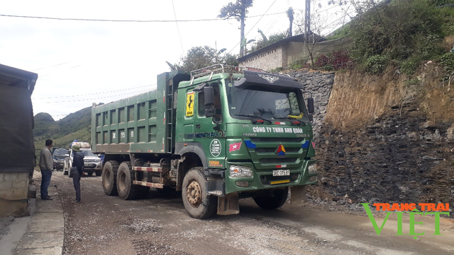 Lai Châu: Đẩy nhanh tiến độ thi công dự án đường thị xã Lai Châu đi thị trấn Sìn Hồ - Ảnh 3. Lai Châu: Đẩy nhanh tiến độ thi công dự án đường thị xã Lai Châu đi thị trấn Sìn Hồ - Ảnh 3.