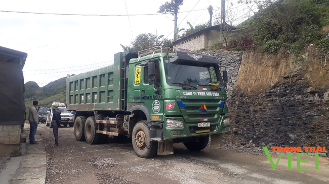 Lai Châu: Đẩy nhanh tiến độ thi công dự án đường thị xã Lai Châu đi thị trấn Sìn Hồ - Ảnh 3.