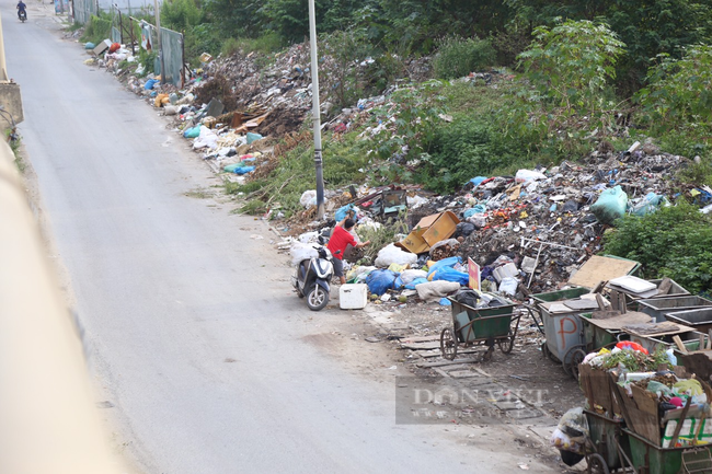 Hà Nội: Bãi rác &quot;khủng&quot; nằm lộ thiên, chính quyền bất lực? - Ảnh 6.