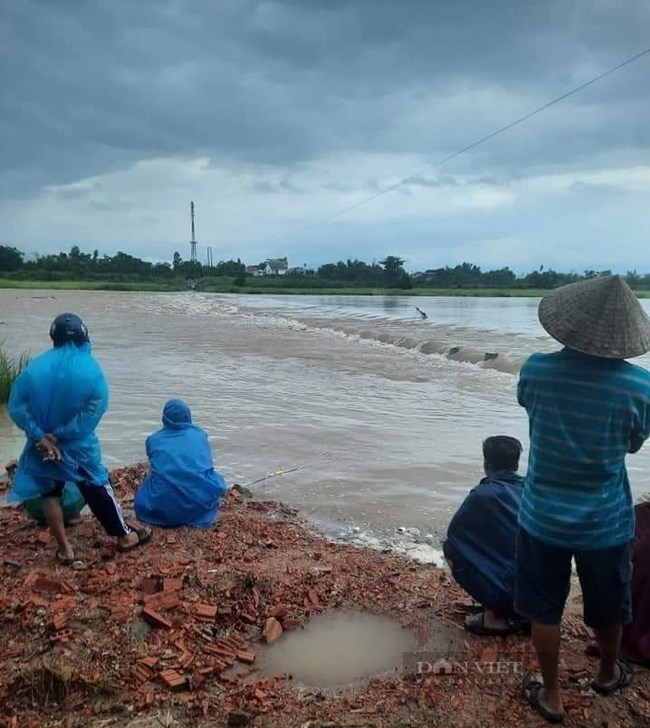 Quảng Nam: Nhóm người đi chợ bán hàng, 1 người bị nước cuốn mất tích    - Ảnh 1.