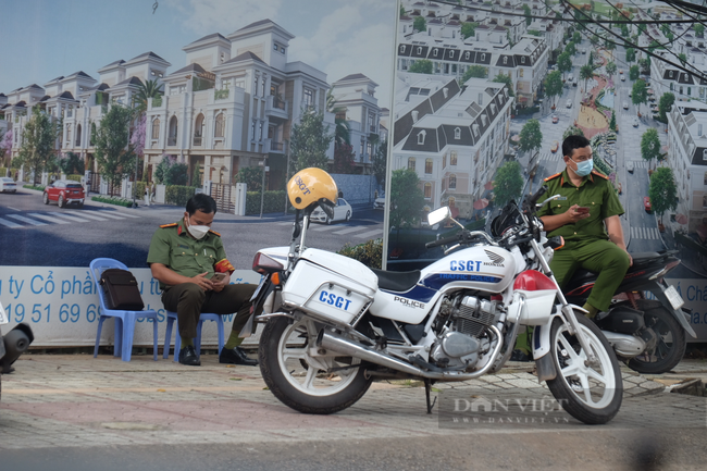 Phố xá nhộn nhịp, tiệm tóc – sửa xe – bún bò đắt khách trong ngày đầu “mở cửa” - Ảnh 9.