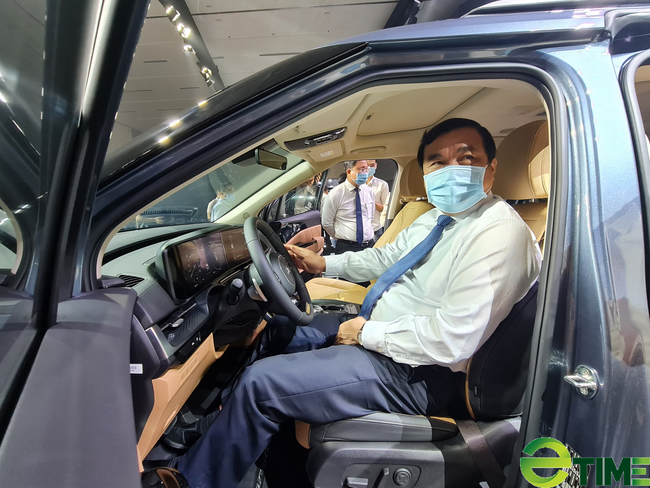 Tỷ phú Trần Bá Dương ra mắt dòng xe Kia Carnival 2022 có giá bán từ 1,199 đến 2,399 tỷ đồng - Ảnh 4.