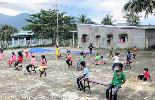 Ninh Thuận: Học sinh mẫu giáo phải cách ly tập trung,  phụ huynh lo lắng phải vào cùng để chăm sóc - Ảnh 3.