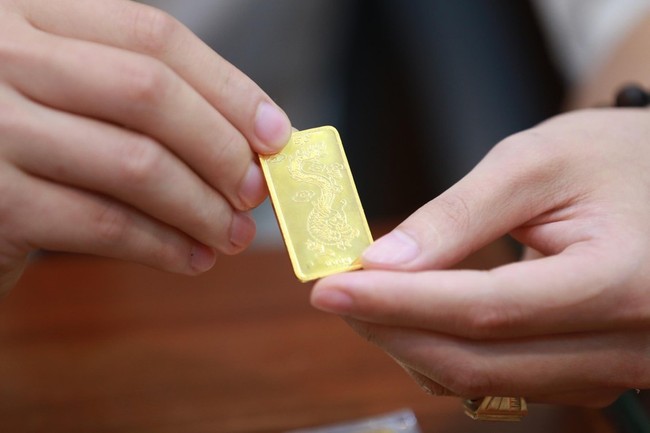 Hơn 1 tuần, vàng SJC tăng 800.000 đồng/ lượng, vượt mốc 59 triệu đồng - Ảnh 1.