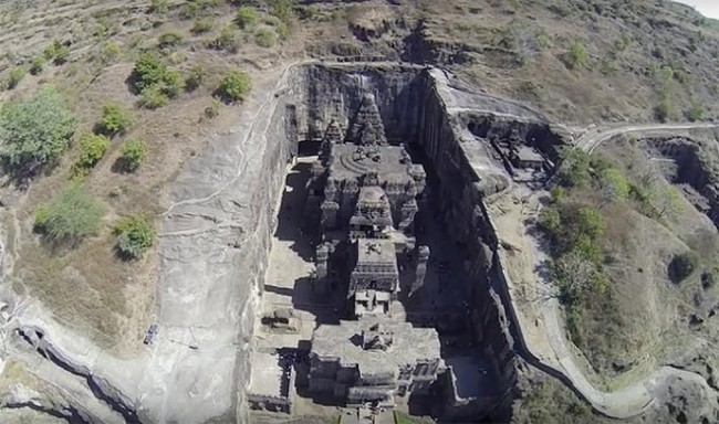 Bí ẩn ngôi đền ở Ấn Độ được tạc từ một khối đá duy nhất - Ảnh 1.