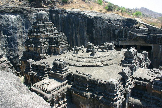 Bí ẩn ngôi đền ở Ấn Độ được tạc từ một khối đá duy nhất - Ảnh 2.