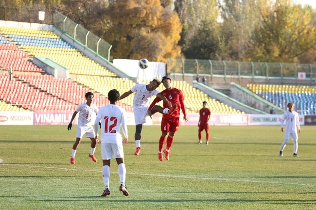 Clip: Cầu thủ U23 Myanmar bị thẻ đỏ sau pha đánh nguội Trọng Long - Ảnh 1.
