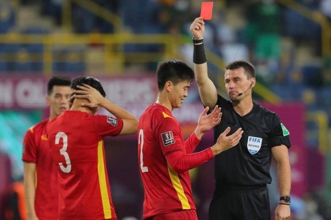 NÓNG: FIFA kỷ luật trọng tài bắt các trận của ĐT Việt Nam? - Ảnh 1.