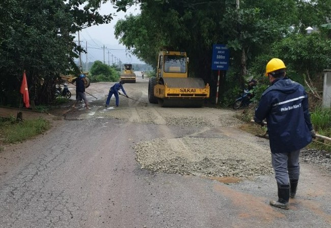 Vụ “đường tan nát do thi công cao tốc” ở TT-Huế: Khắc phục những đoạn đường hư hỏng  - Ảnh 3.