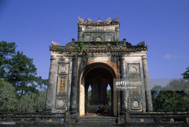 Loạt ảnh mộc về các lăng mộ nổi tiếng ở Huế năm 1992 - Ảnh 6.