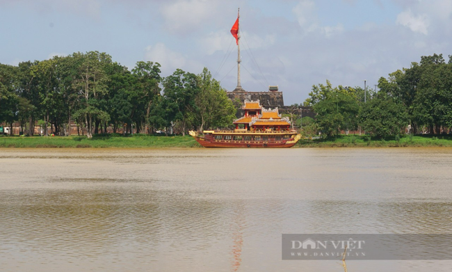 TT-Huế: Vì sao nước sông Hương vàng đục bất thường trong thời gian dài? - Ảnh 2.