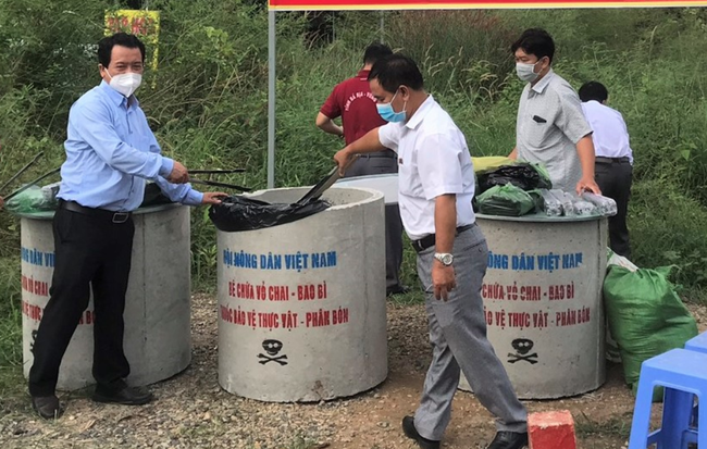 Bà Rịa - Vũng Tàu: Đưa bể chứa vỏ chai, bao bì thuốc bảo vệ thực vật đến với vùng sản xuất nông nghiệp - Ảnh 1.