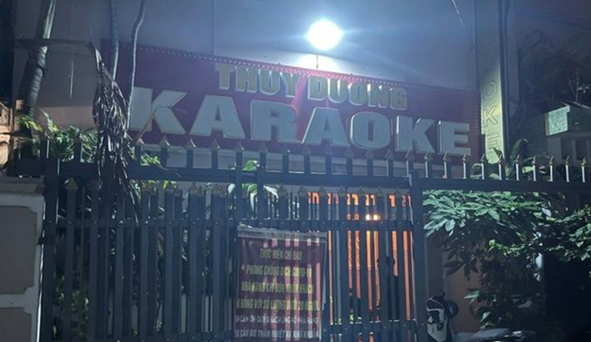 Đồng Nai: Nhiều quán karaoke bất chấp lệnh cấm, lén lút đón khách ca hát - Ảnh 2.