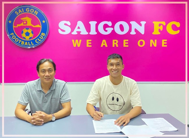 Sài Gòn FC chiêu mộ cầu thủ thứ 13: Là cựu trung vệ U23 Việt Nam điển trai cao 1m80 - Ảnh 1.