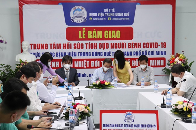 Dịch Covid-19 được kiểm soát, Bệnh viện T.Ư Huế bàn giao Trung tâm Hồi sức tích cực người bệnh Covid-19 tại TP.HCM - Ảnh 1.