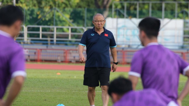 Báo Thái: &quot;Giờ là lúc ông Polking phá kỷ lục của HLV Park Hang-seo&quot; - Ảnh 1.