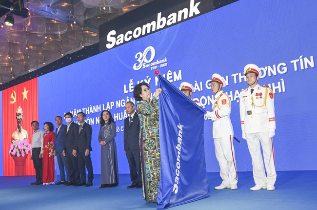 SACOMBANK đón nhận Huân chương Lao động hạng nhì vào dịp kỷ niệm 30 năm thành lập  - Ảnh 1.