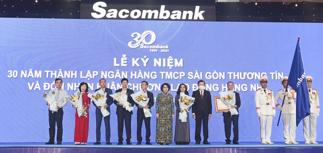 SACOMBANK đón nhận Huân chương Lao động hạng nhì vào dịp kỷ niệm 30 năm thành lập  - Ảnh 2.