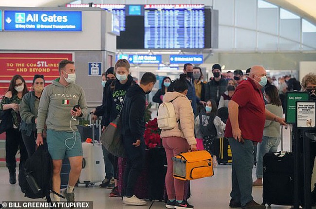 Mỹ: Nhiều người “mắc kẹt” tại sân bay dịp cao điểm du lịch cuối năm 2021 vì điều này - Ảnh 6.