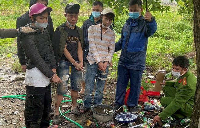 TT-Huế: Bắt 3 đối tượng vận chuyển hàng nghìn viên ma túy  - Ảnh 1.