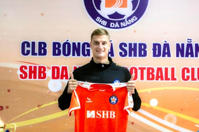 Tin tối (30/12): SHB Đà Nẵng ra mắt cựu trung vệ U17 Serbia, cao 1m91 - Ảnh 1.