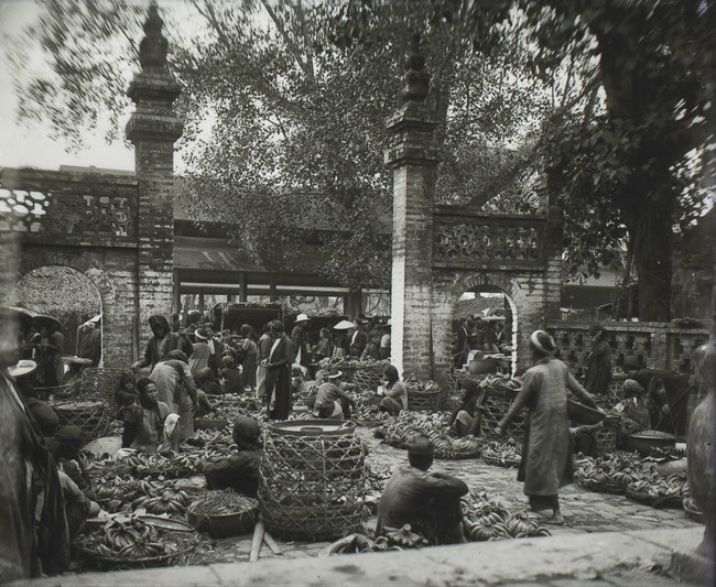 Ảnh hiếm về chợ Bưởi ở Hà Nội một thế kỷ trước - Ảnh 2.