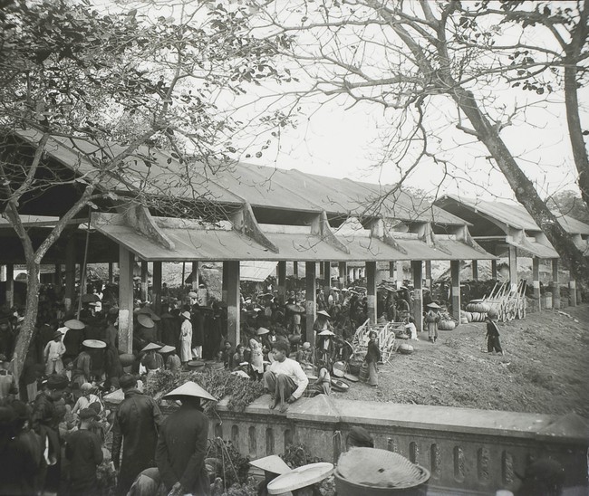 Ảnh hiếm về chợ Bưởi ở Hà Nội một thế kỷ trước - Ảnh 3.