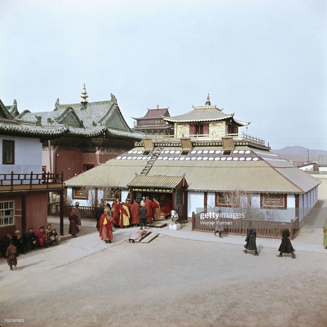 Cuộc sống tâm linh huyền bí ở thủ đô Mông Cổ năm 1962 - Ảnh 1.