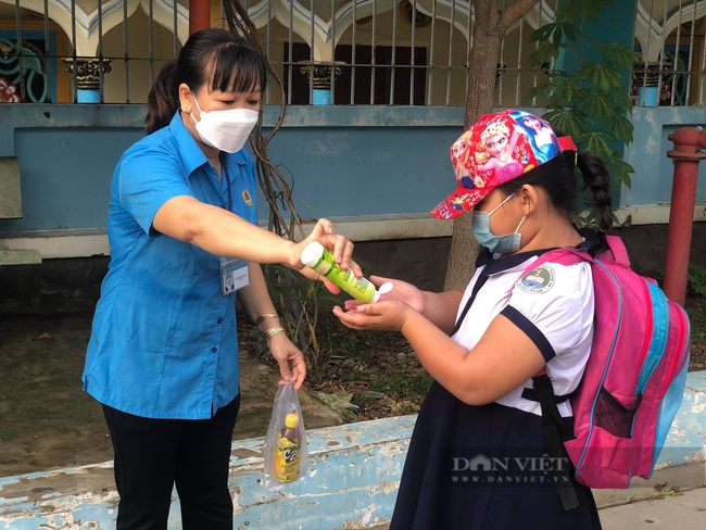 TP.HCM: Nhiều học sinh thành F0, đa số phụ huynh chưa đồng ý cho con đến trường học trực tiếp - Ảnh 2.