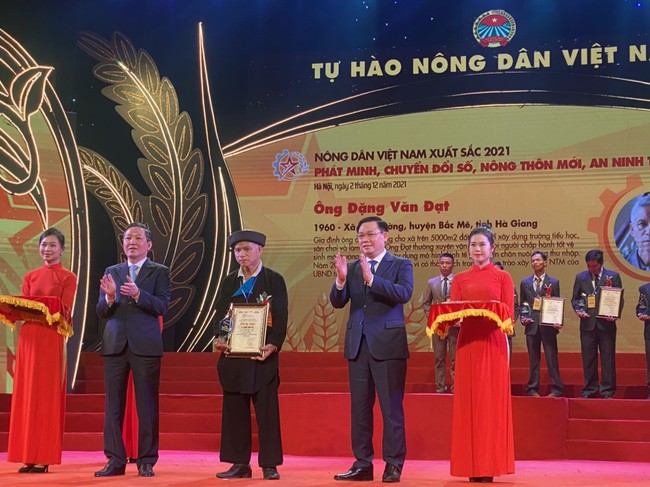Lễ trao danh hiệu Nông dân Việt Nam xuất sắc năm 2021: MUỐN ĐI ĐƯỜNG DÀI PHẢI ĐI CÙNG NHAU - Ảnh 3.