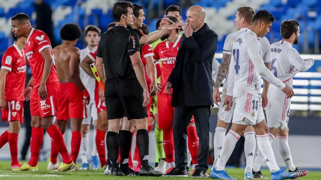 Real Madrid hòa thất vọng trước Sevilla.