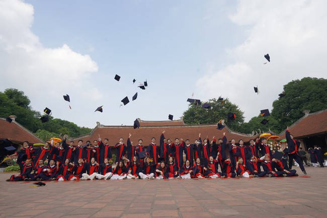 Xúc động lời tâm sự của học sinh cuối cấp trường Chuyên Hà Nội-Amterdam - Ảnh 2.