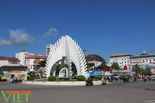 Hòa Bình: Xử lý trách nhiệm người đứng đầu chính quyền địa phương để xảy ra tụ tập đông người - Ảnh 1.