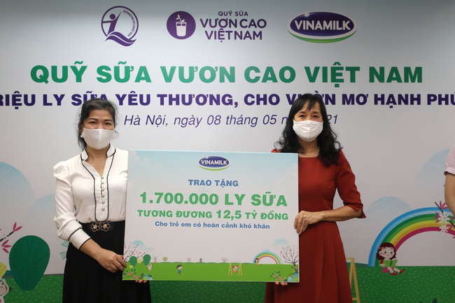 Quỹ Sữa Vươn cao Việt Nam: 19.000 trẻ em có hoàn cảnh khó khăn được tài trợ uống sữa trong năm 2021  - Ảnh 1.
