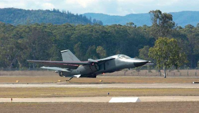 &quot;Mãnh thú ném bom&quot; F-111 Mỹ bị chôn vùi gây sốc ở Australia - Ảnh 18.