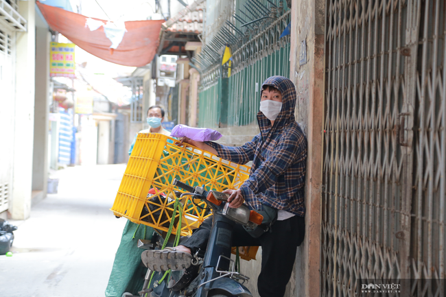 Hà Nội: Hàng quán bán hàng mang về, dịch vụ ship đồ ăn tận nhà được mùa nở rộ - Ảnh 5.